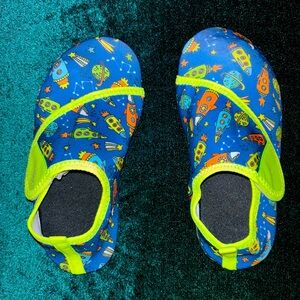 Kids Swim & Surf Spacecraft Shoes Size 1-2 NWT